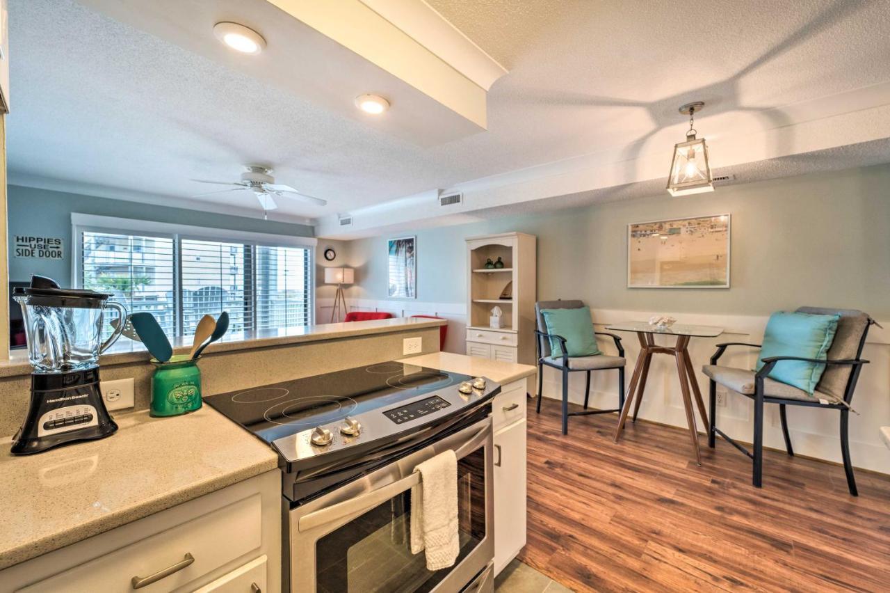 Bright Carolina Beach Condo - Walk To Shore! Exterior photo
