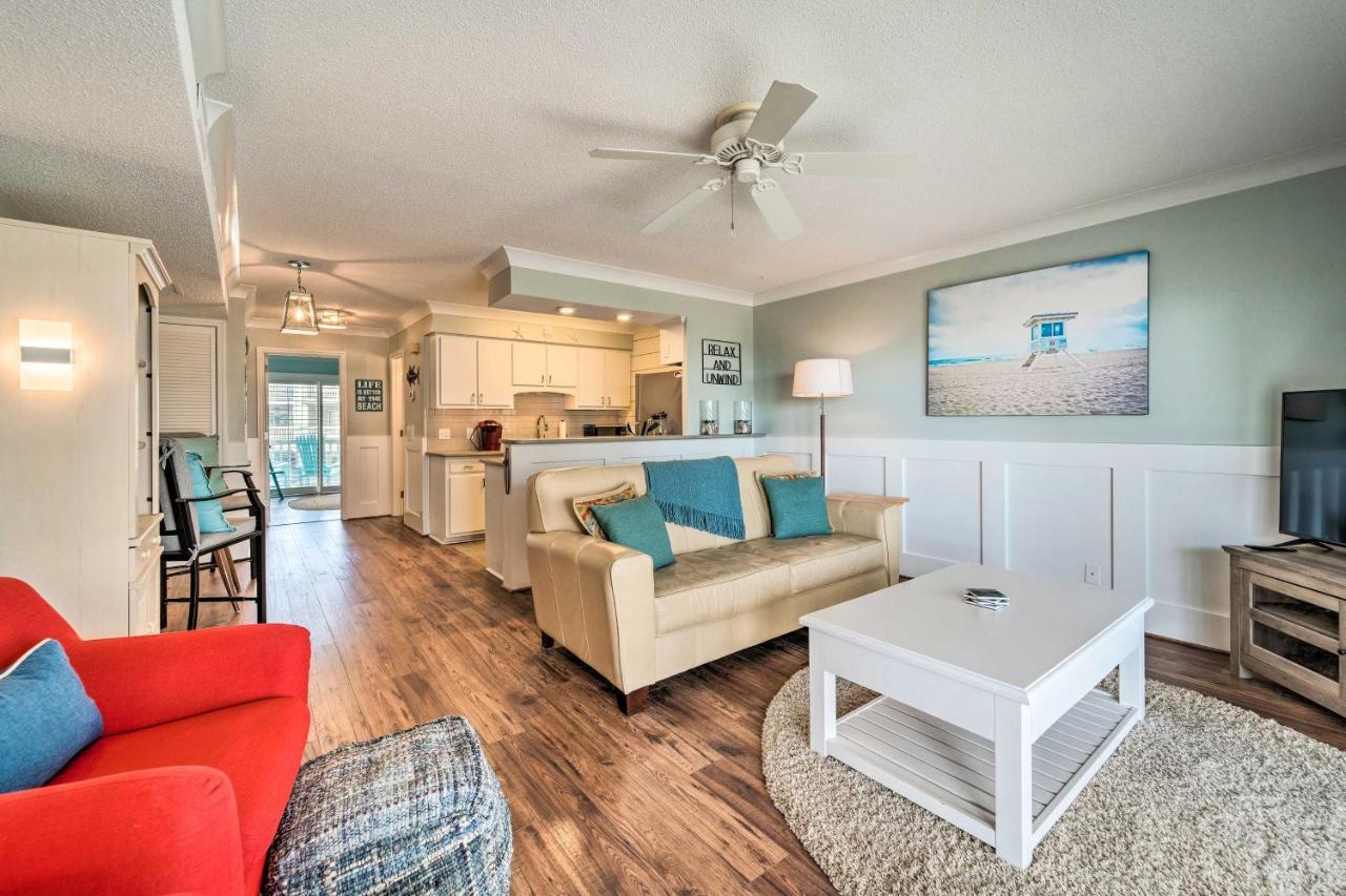 Bright Carolina Beach Condo - Walk To Shore! Exterior photo