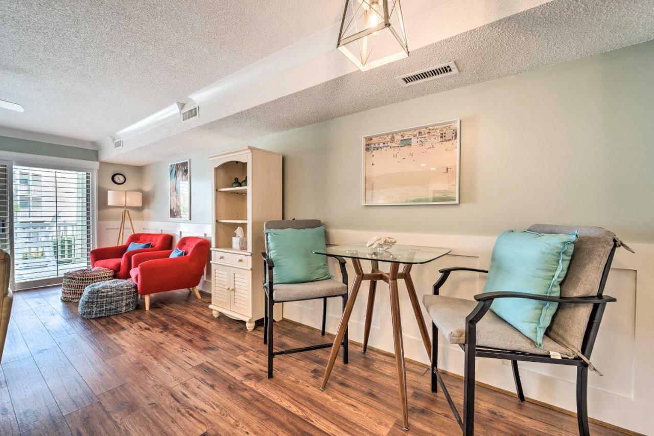 Bright Carolina Beach Condo - Walk To Shore! Exterior photo