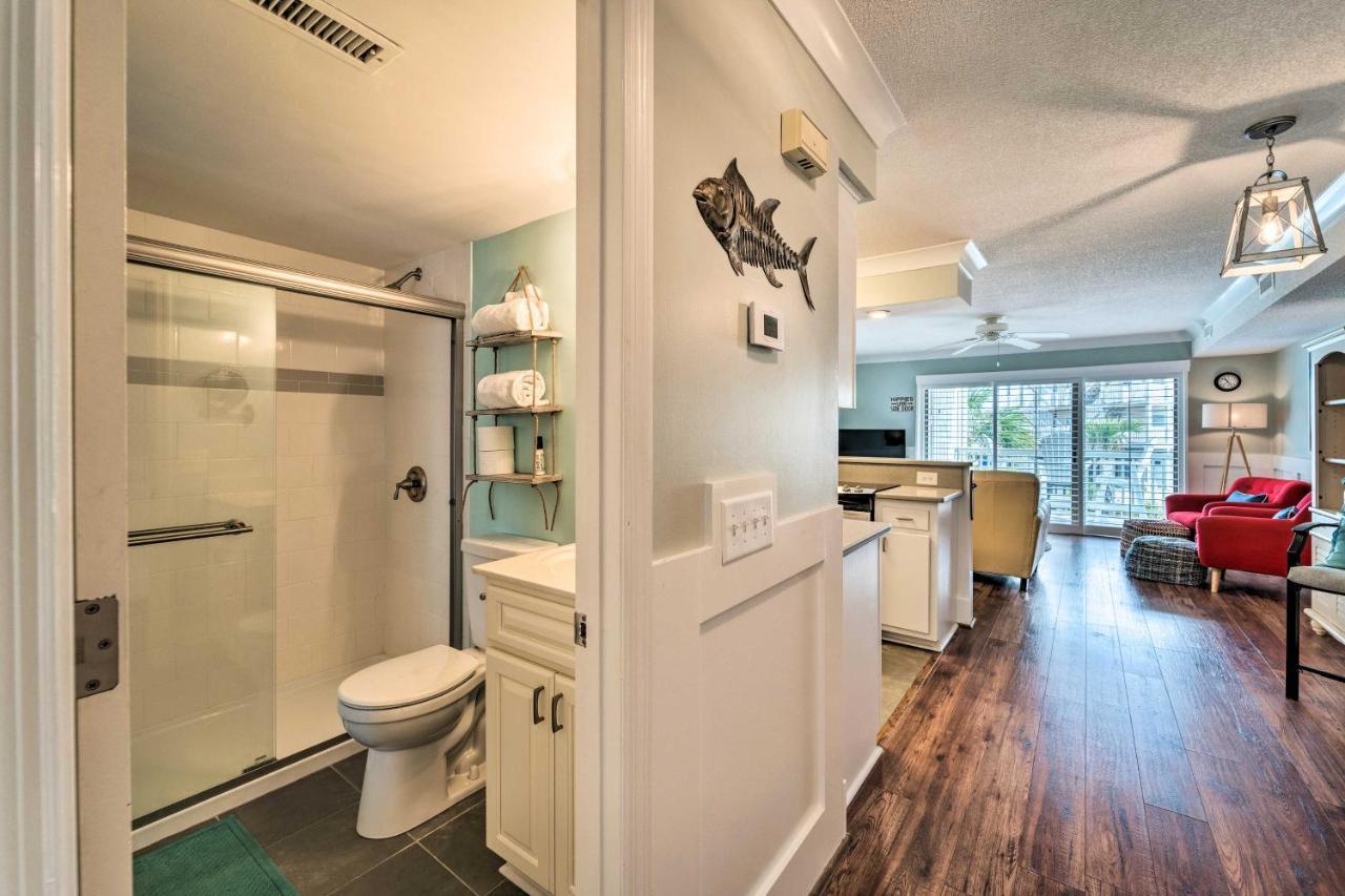 Bright Carolina Beach Condo - Walk To Shore! Exterior photo