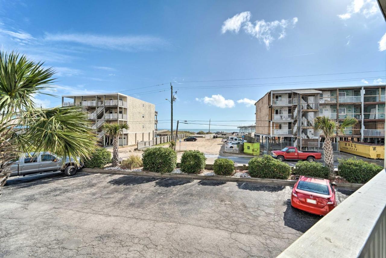 Bright Carolina Beach Condo - Walk To Shore! Exterior photo