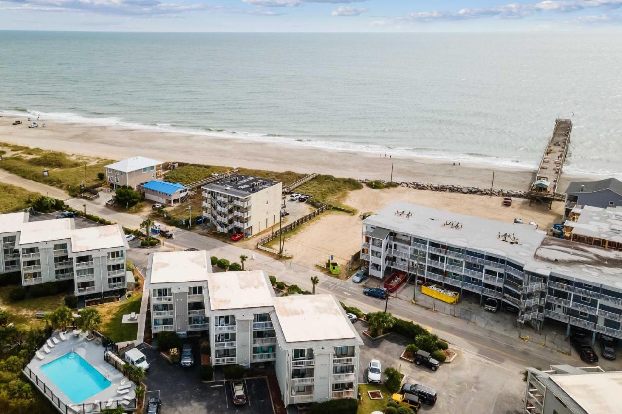 Bright Carolina Beach Condo - Walk To Shore! Exterior photo