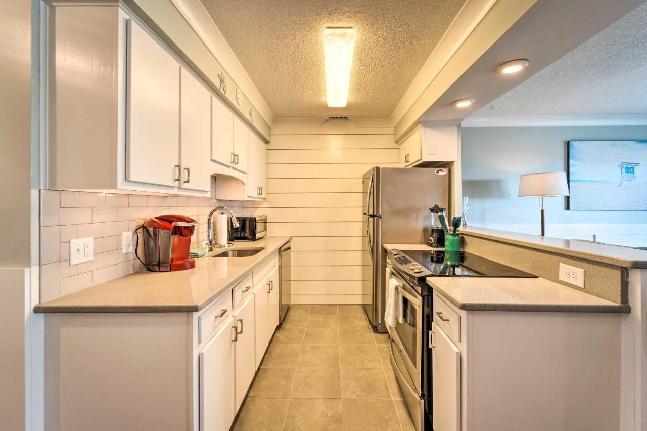 Bright Carolina Beach Condo - Walk To Shore! Exterior photo